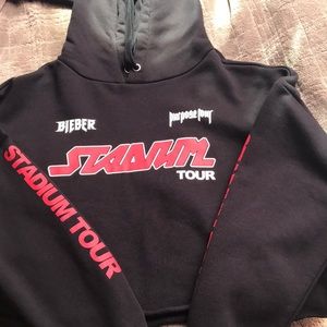 Justin Bieber X H&M cropped hoodie. ❤️🖤✨